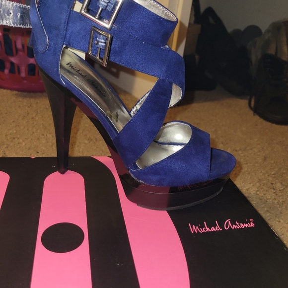 Heels - Picture 3 of 3